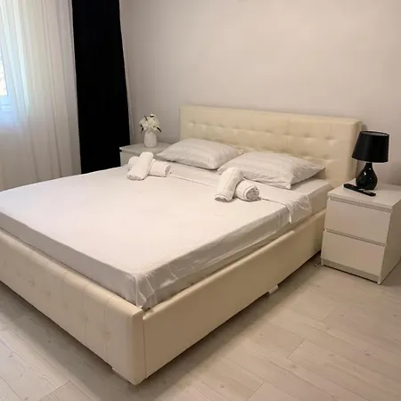 Grey Apartment-prelungirea Ghencea 布加勒斯特